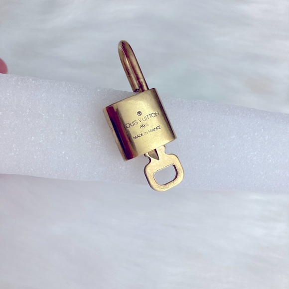 Louis Vuitton 310 - Picture 3 of 4